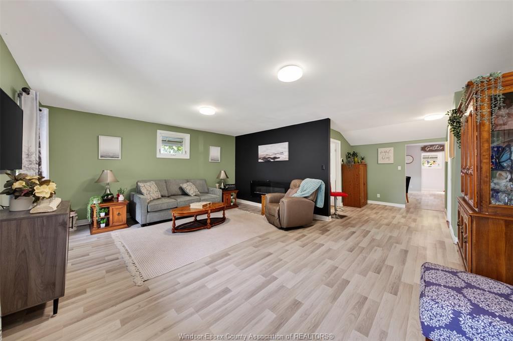 107 Wilson, Essex, ON - Indoor