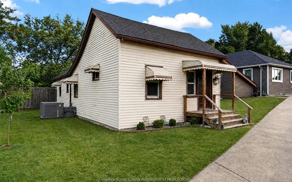 107 Wilson, Essex, ON - Outdoor