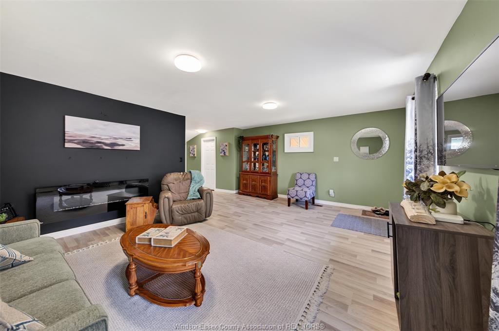 107 Wilson, Essex, ON - Indoor Photo Showing Other Room