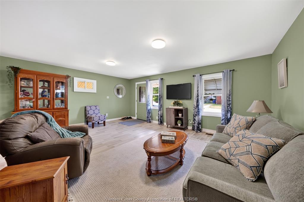 107 Wilson, Essex, ON - Indoor