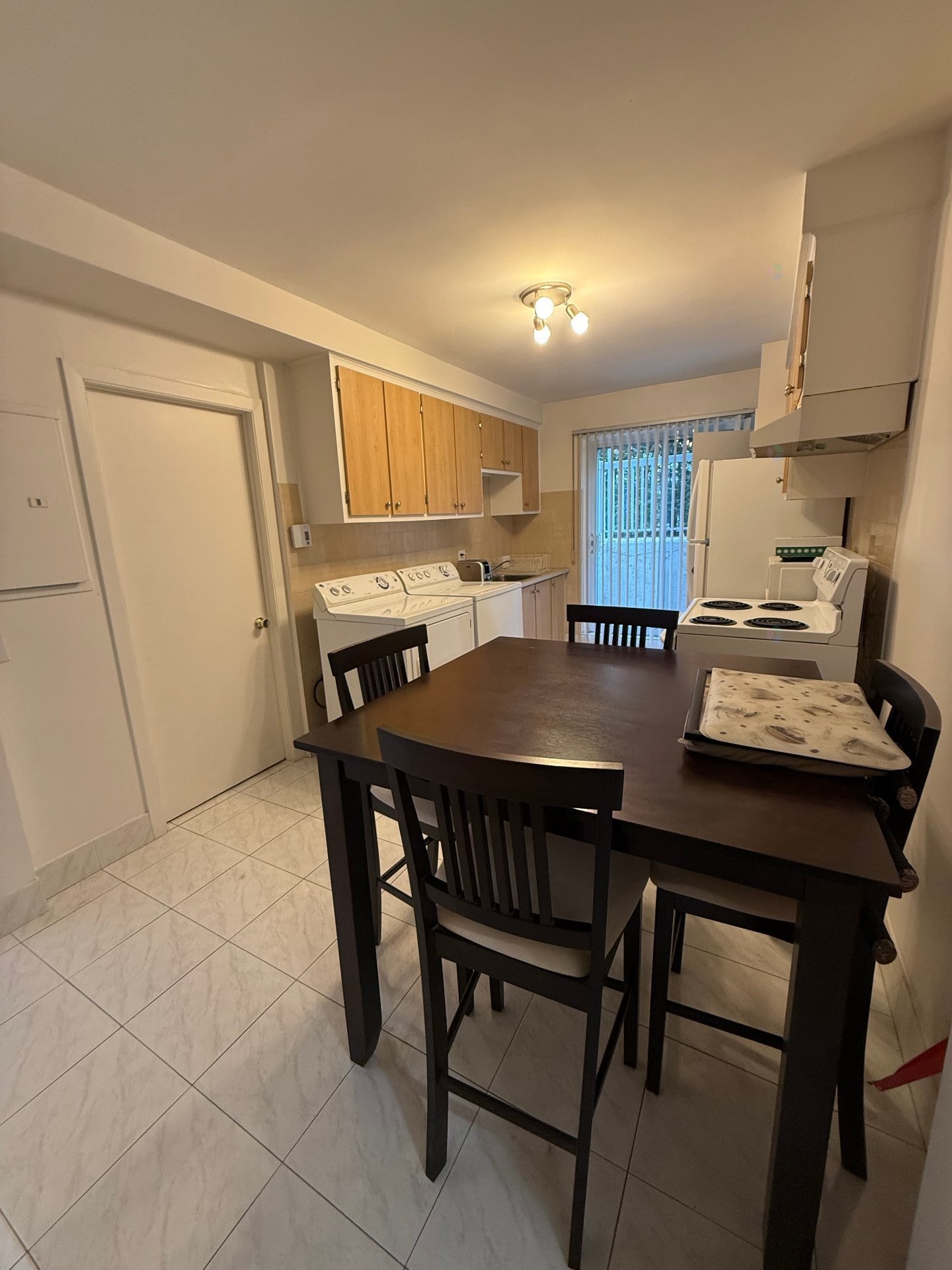 Kitchen - 8104A Rue Malouin, Montréal (Saint-Léonard), QC - Indoor