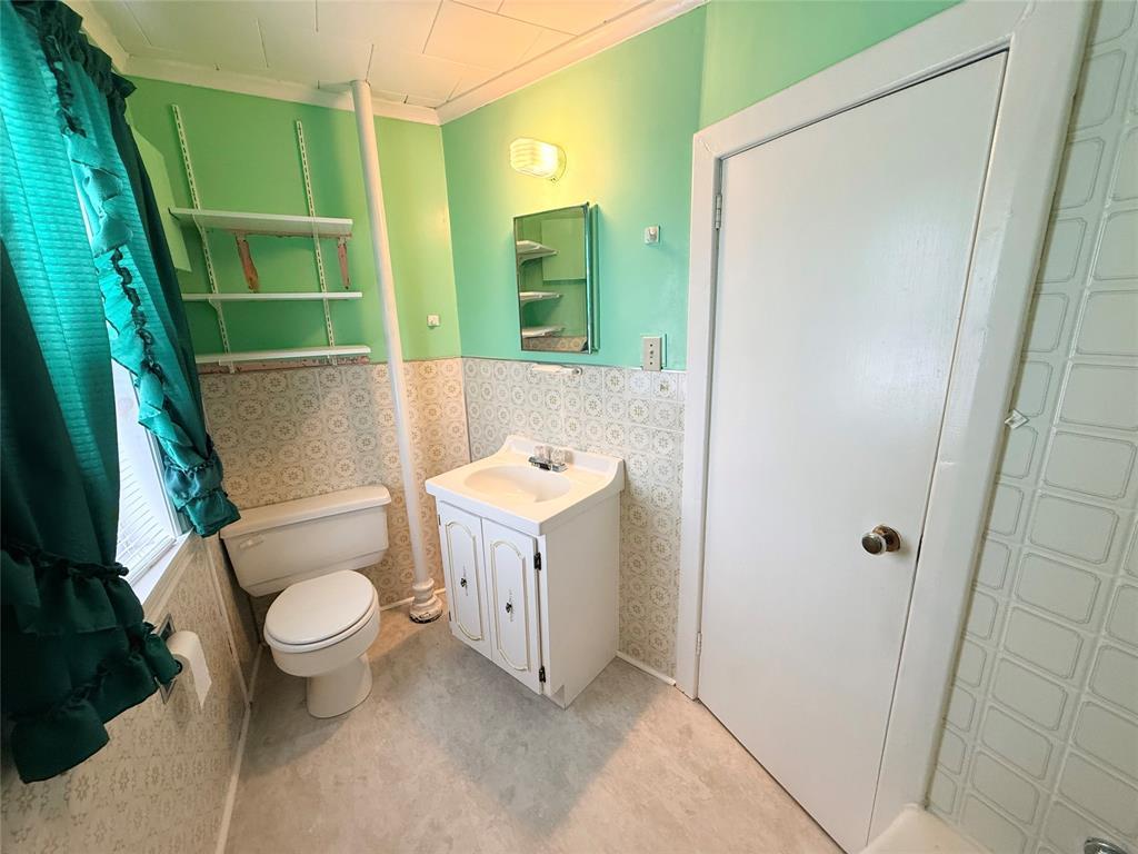 36 Central Street, Bay Roberts, NL - Indoor Photo Showing Bathroom