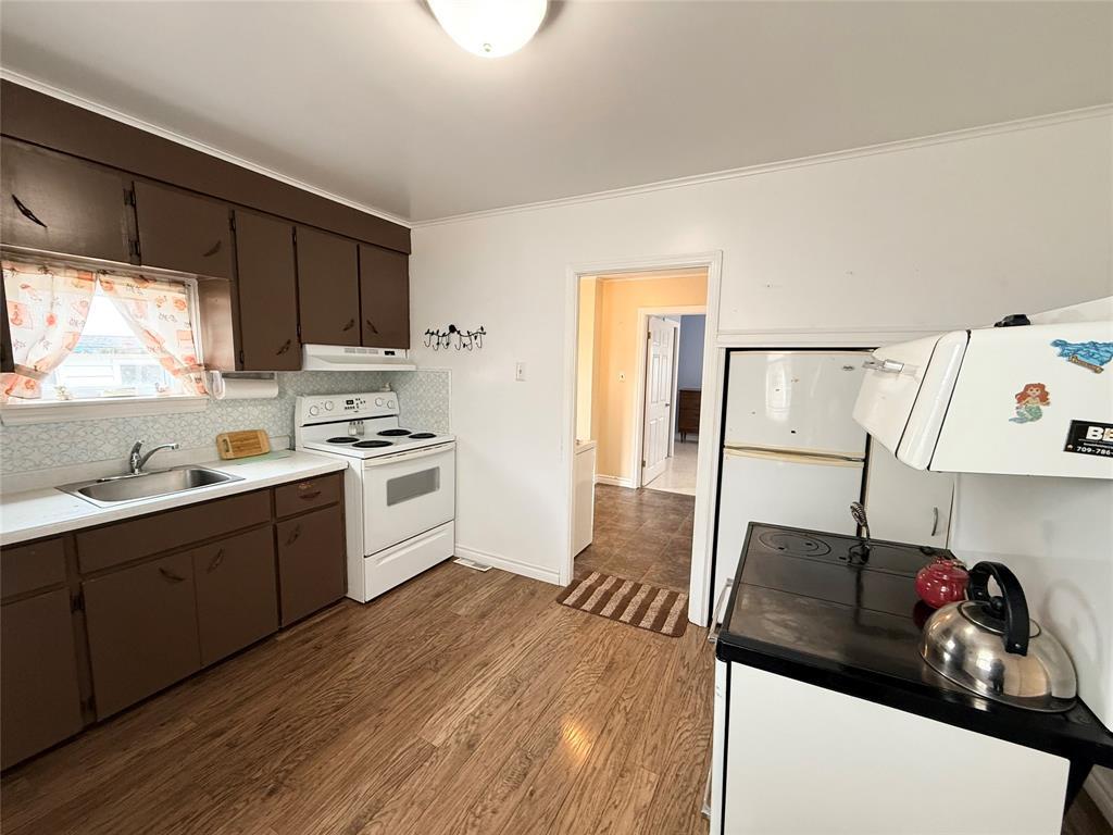 36 Central Street, Bay Roberts, NL - Indoor Photo Showing Kitchen