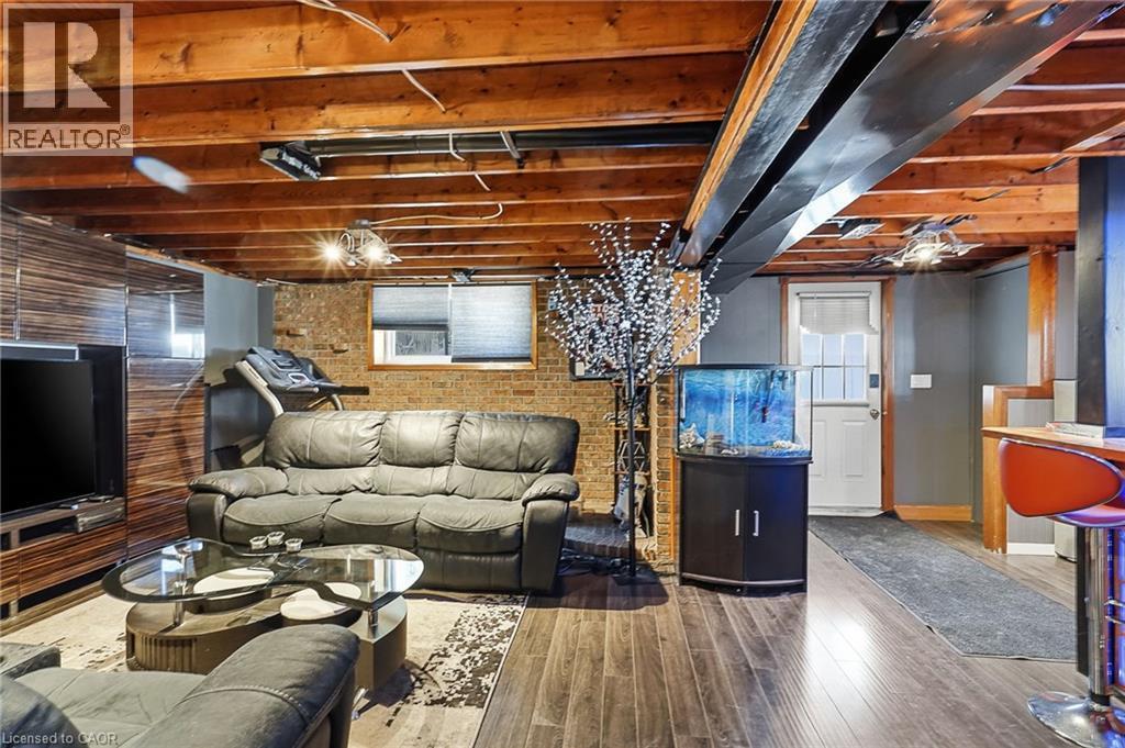 330 East 18Th Street, Hamilton, ON - Indoor Photo Showing Basement