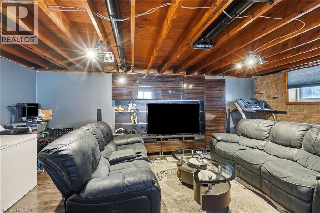 330 East 18Th Street, Hamilton, ON - Indoor Photo Showing Basement