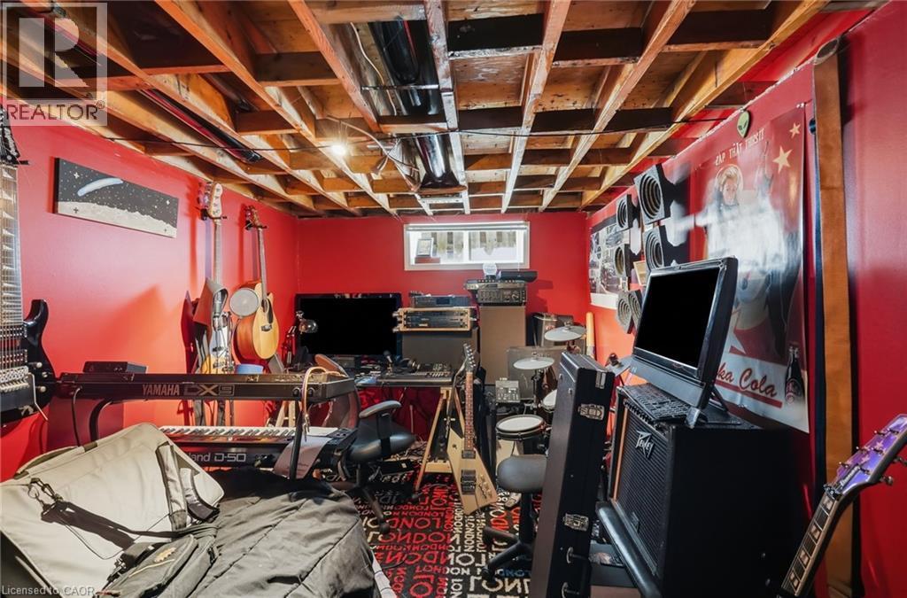330 East 18Th Street, Hamilton, ON - Indoor Photo Showing Basement