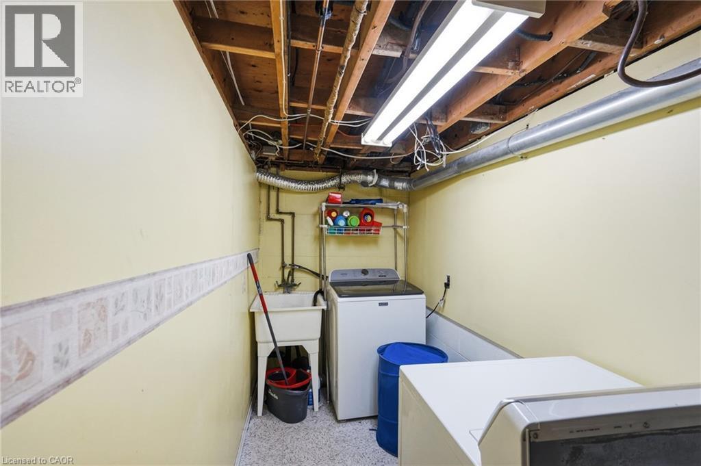 330 East 18Th Street, Hamilton, ON - Indoor Photo Showing Other Room