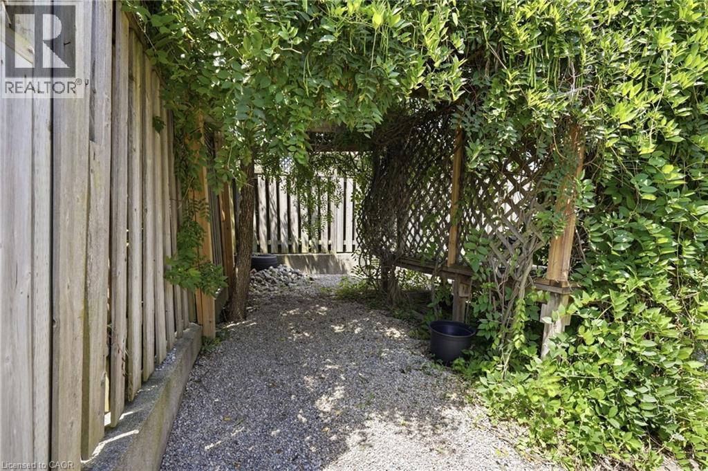 330 East 18Th Street, Hamilton, ON - Outdoor