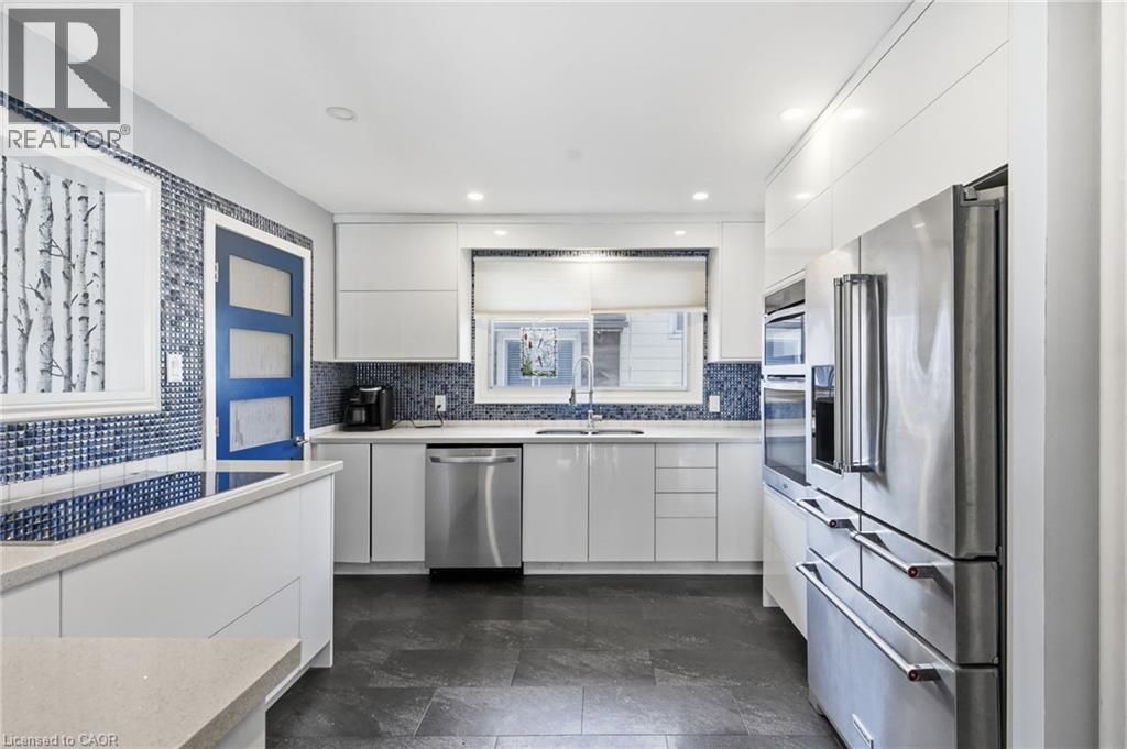 330 East 18Th Street, Hamilton, ON - Indoor Photo Showing Kitchen With Stainless Steel Kitchen With Upgraded Kitchen