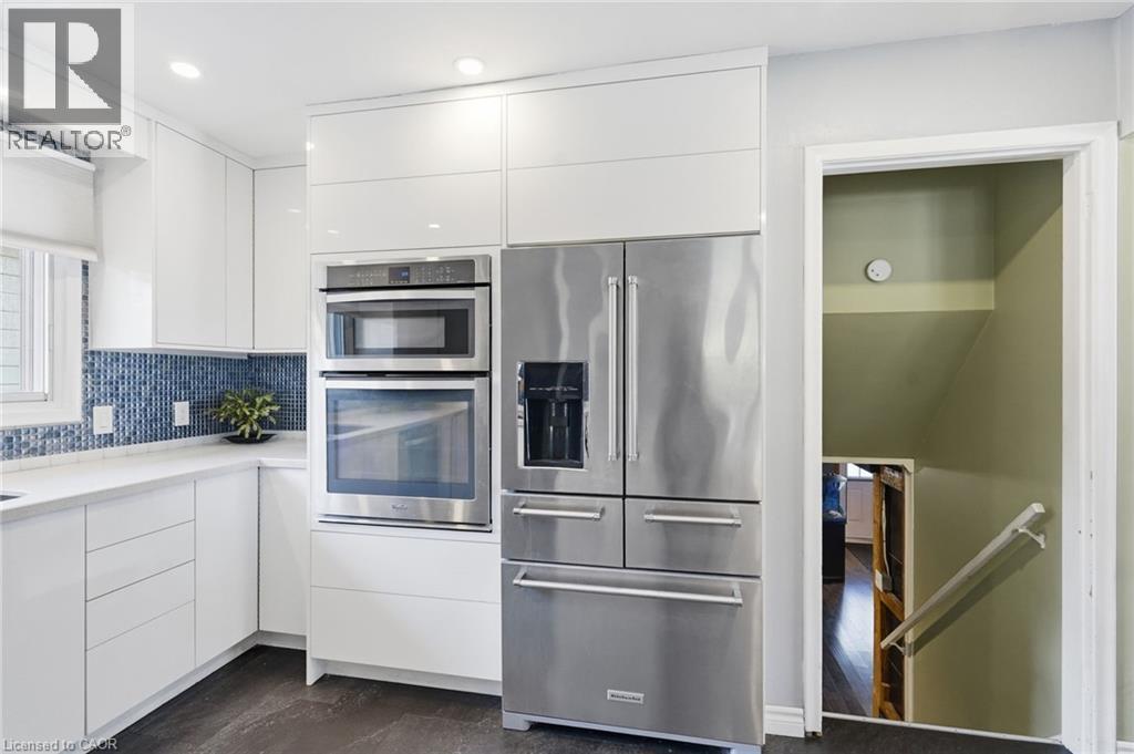 330 East 18Th Street, Hamilton, ON - Indoor Photo Showing Kitchen With Stainless Steel Kitchen With Upgraded Kitchen