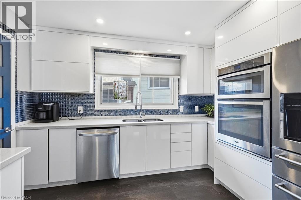 330 East 18Th Street, Hamilton, ON - Indoor Photo Showing Kitchen With Stainless Steel Kitchen With Double Sink With Upgraded Kitchen
