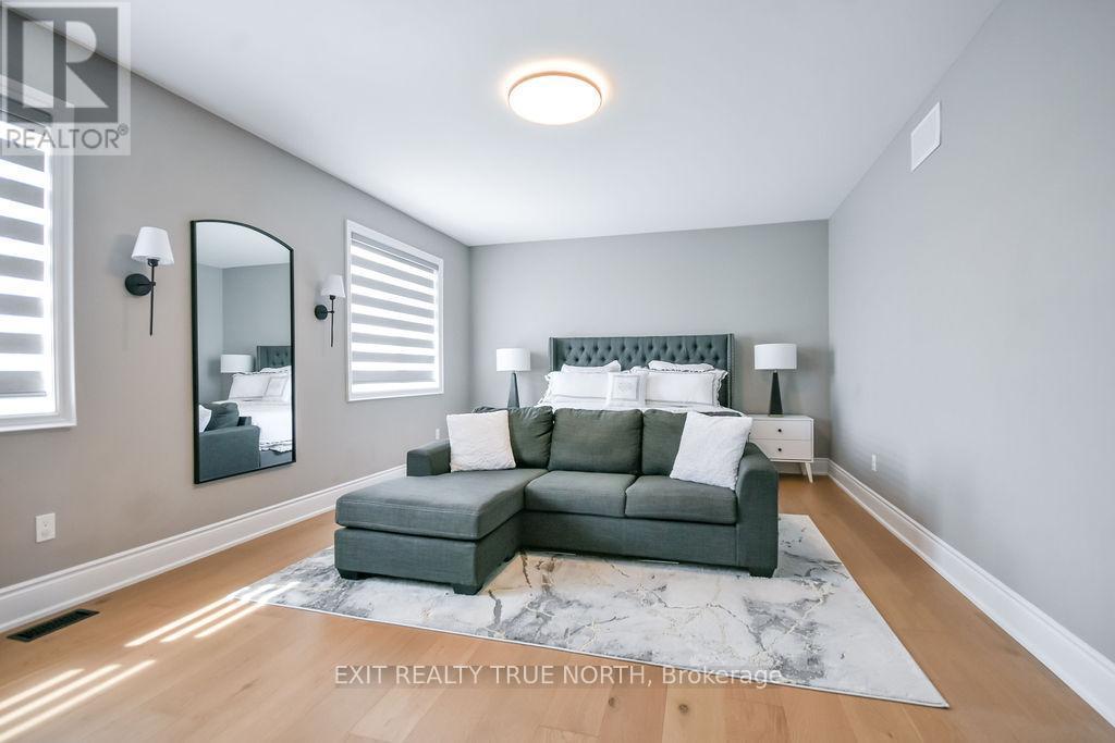 108 Rugman Crescent, Springwater, ON - Indoor Photo Showing Living Room