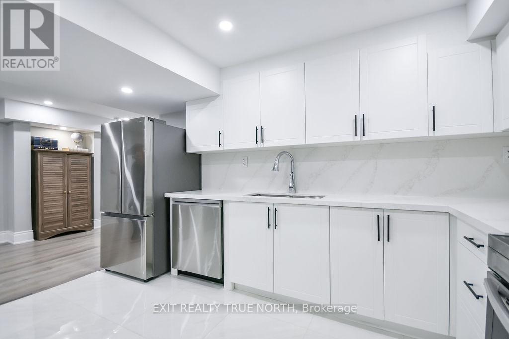 108 Rugman Crescent, Springwater, ON - Indoor Photo Showing Kitchen