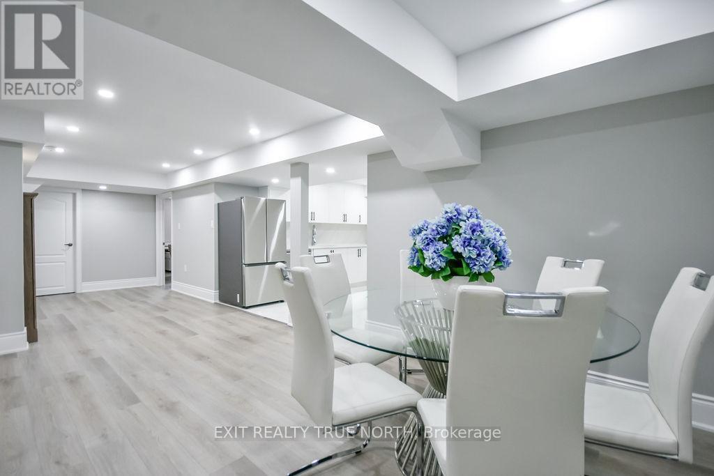 108 Rugman Crescent, Springwater, ON - Indoor Photo Showing Dining Room