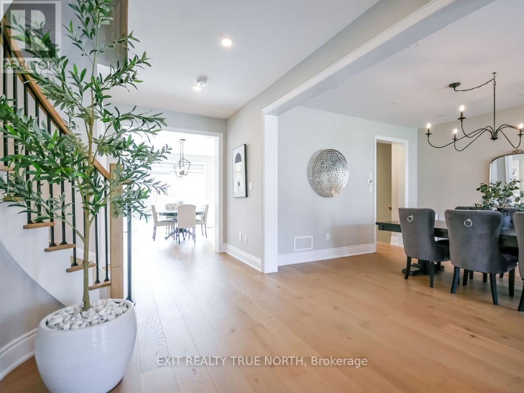 108 Rugman Crescent, Springwater, ON - Indoor Photo Showing Dining Room