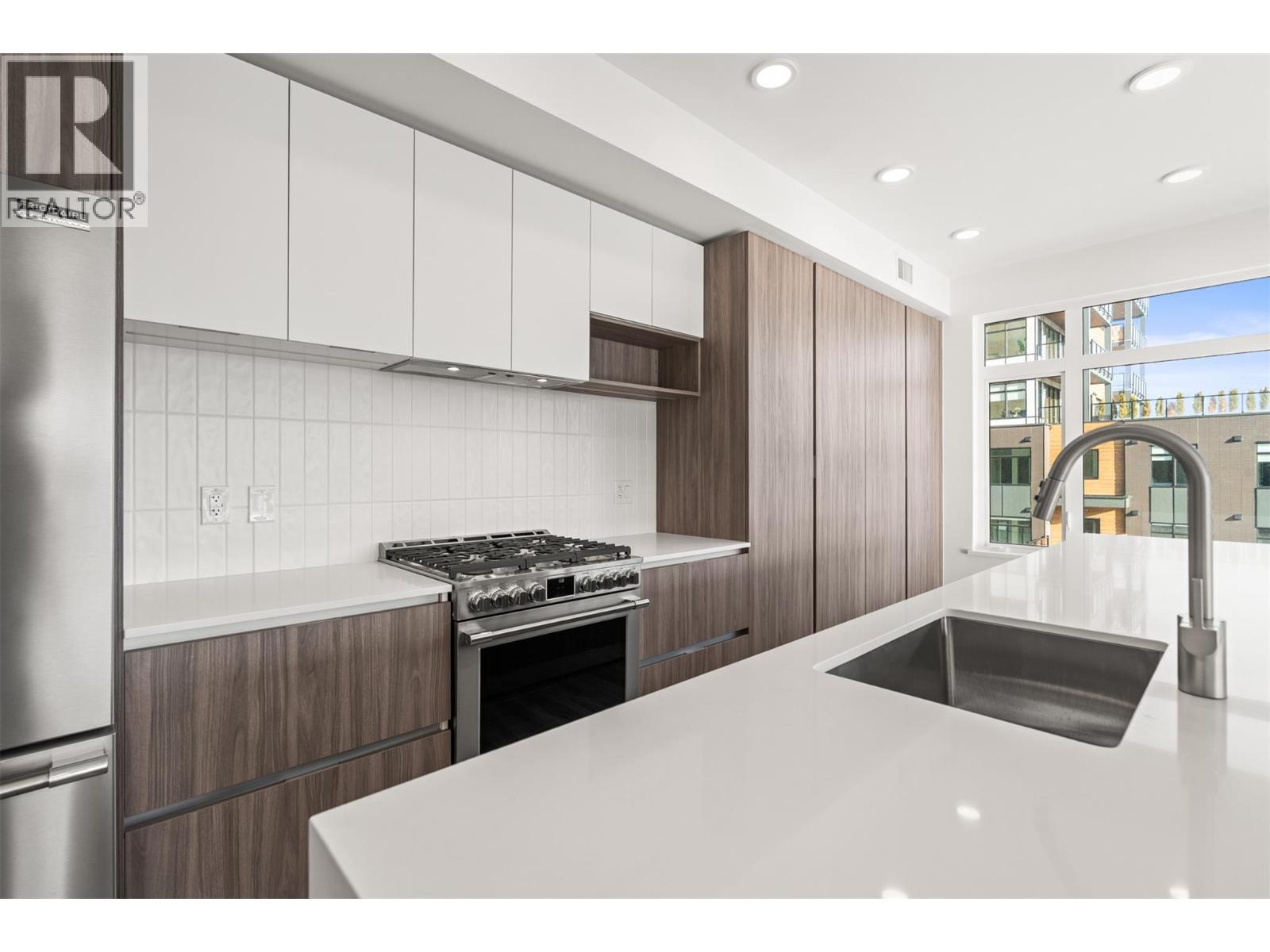 2760 Olalla Road Unit# 207, West Kelowna, BC - Indoor Photo Showing Kitchen With Upgraded Kitchen