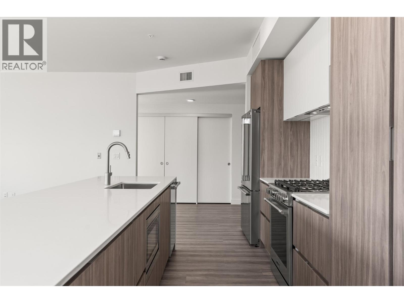 2760 Olalla Road Unit# 207, West Kelowna, BC - Indoor Photo Showing Kitchen With Upgraded Kitchen