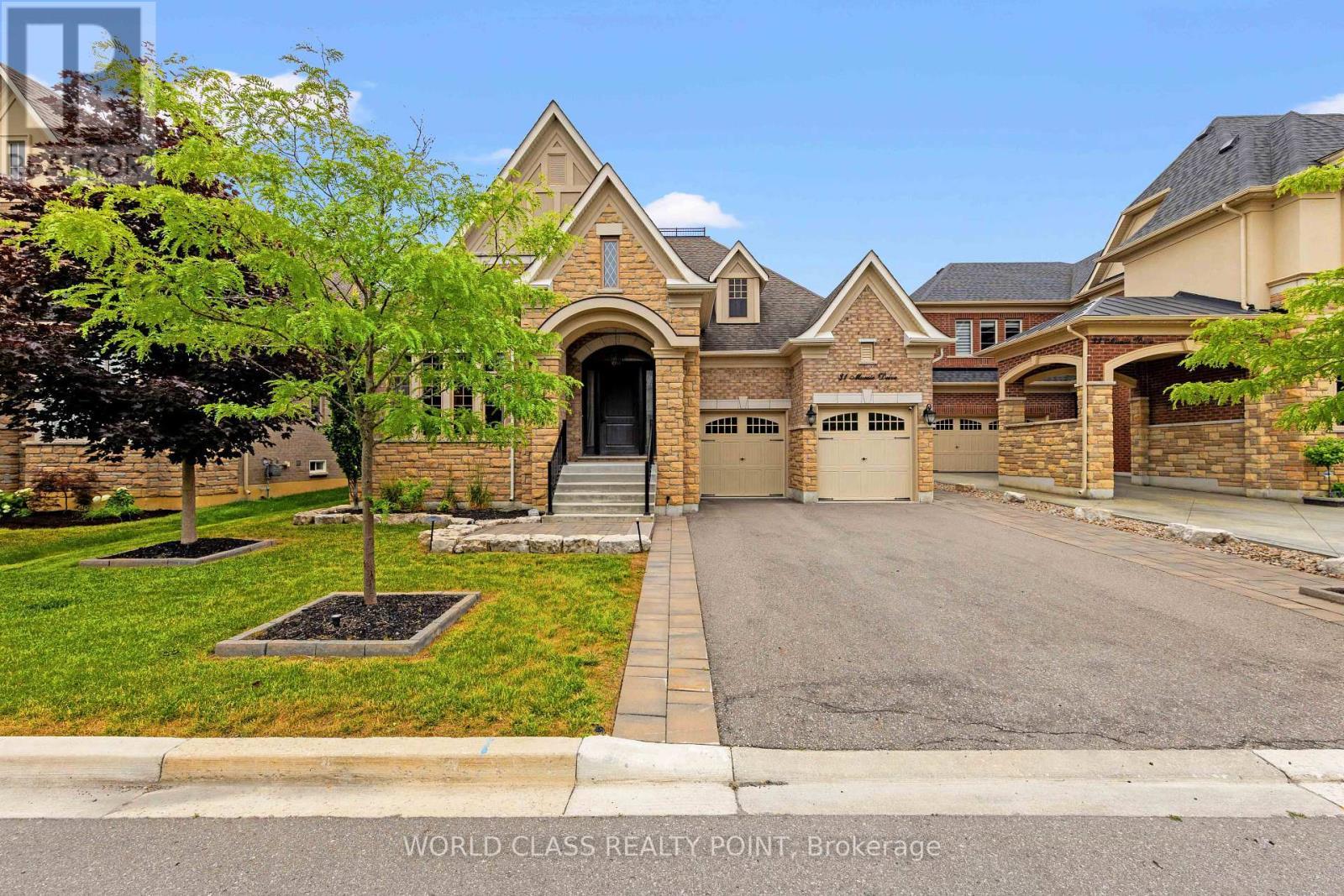 31 Munsie Drive, King, ON - Outdoor