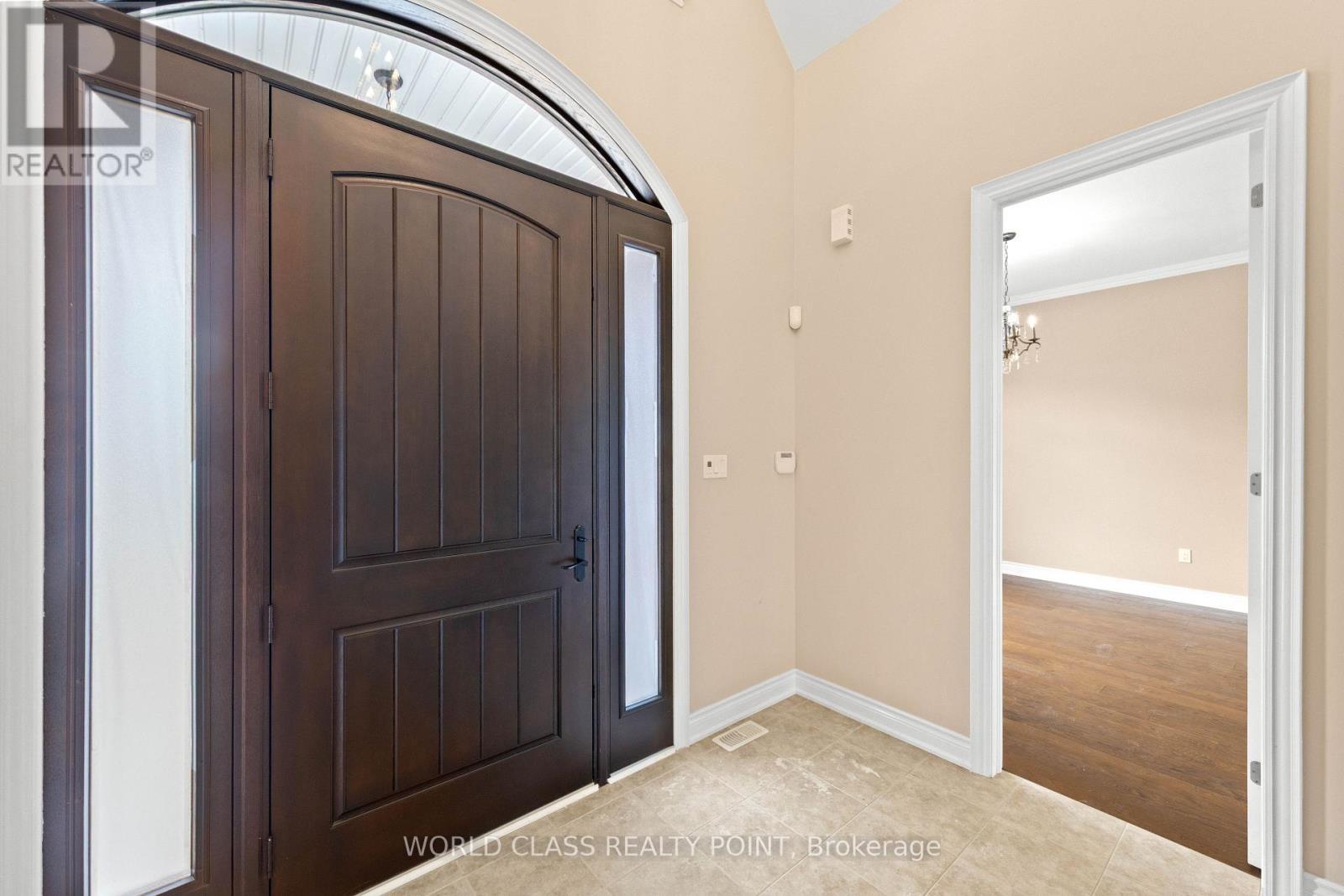31 Munsie Drive, King, ON - Indoor Photo Showing Other Room