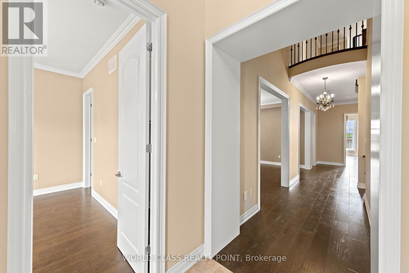 31 Munsie Drive, King, ON - Indoor Photo Showing Other Room