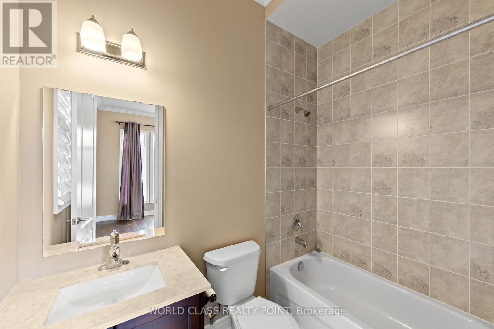 31 Munsie Drive, King, ON - Indoor Photo Showing Bathroom
