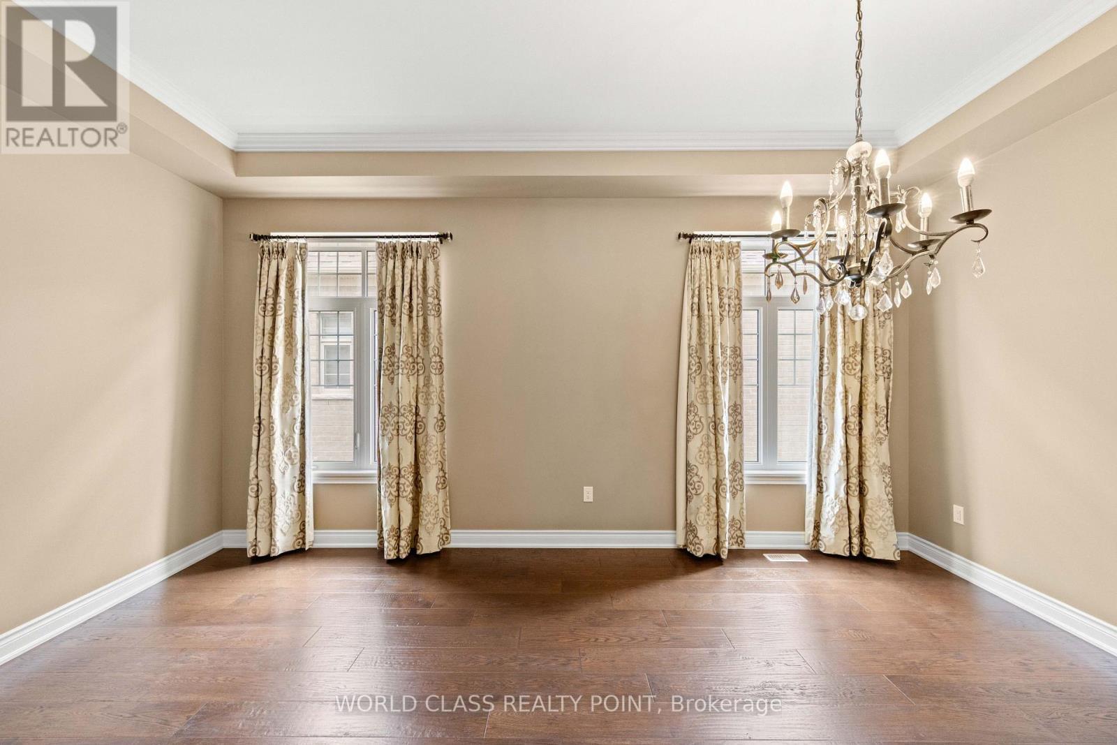31 Munsie Drive, King, ON - Indoor Photo Showing Other Room