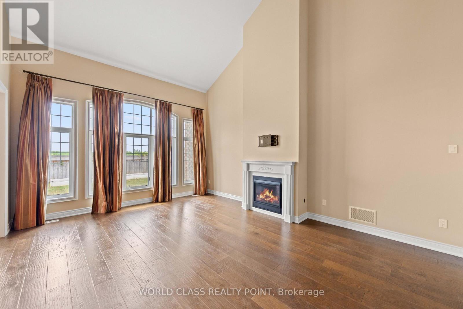 31 Munsie Drive, King, ON - Indoor Photo Showing Living Room With Fireplace