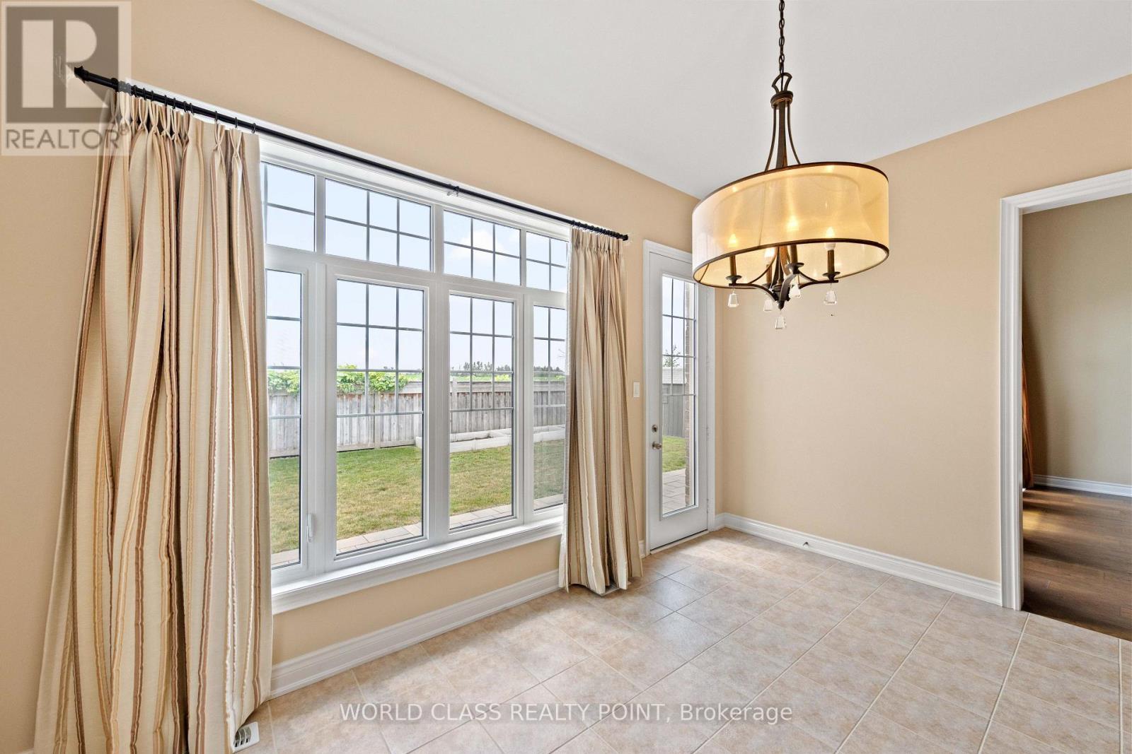 31 Munsie Drive, King, ON - Indoor Photo Showing Other Room