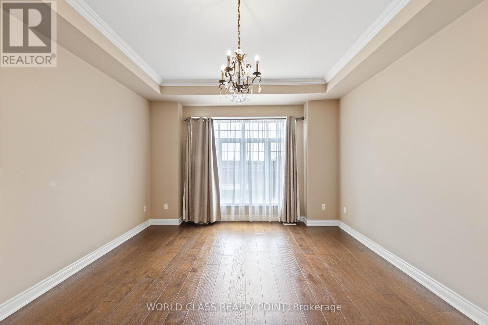 31 Munsie Drive, King, ON - Indoor Photo Showing Other Room
