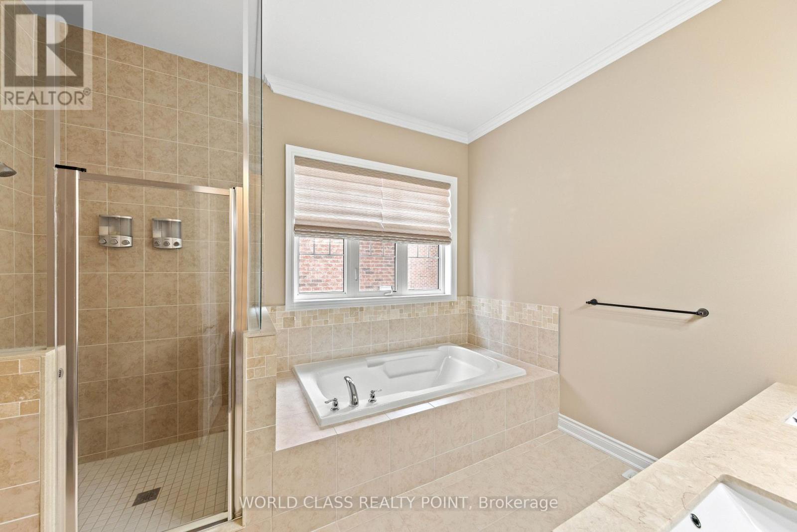 31 Munsie Drive, King, ON - Indoor Photo Showing Bathroom