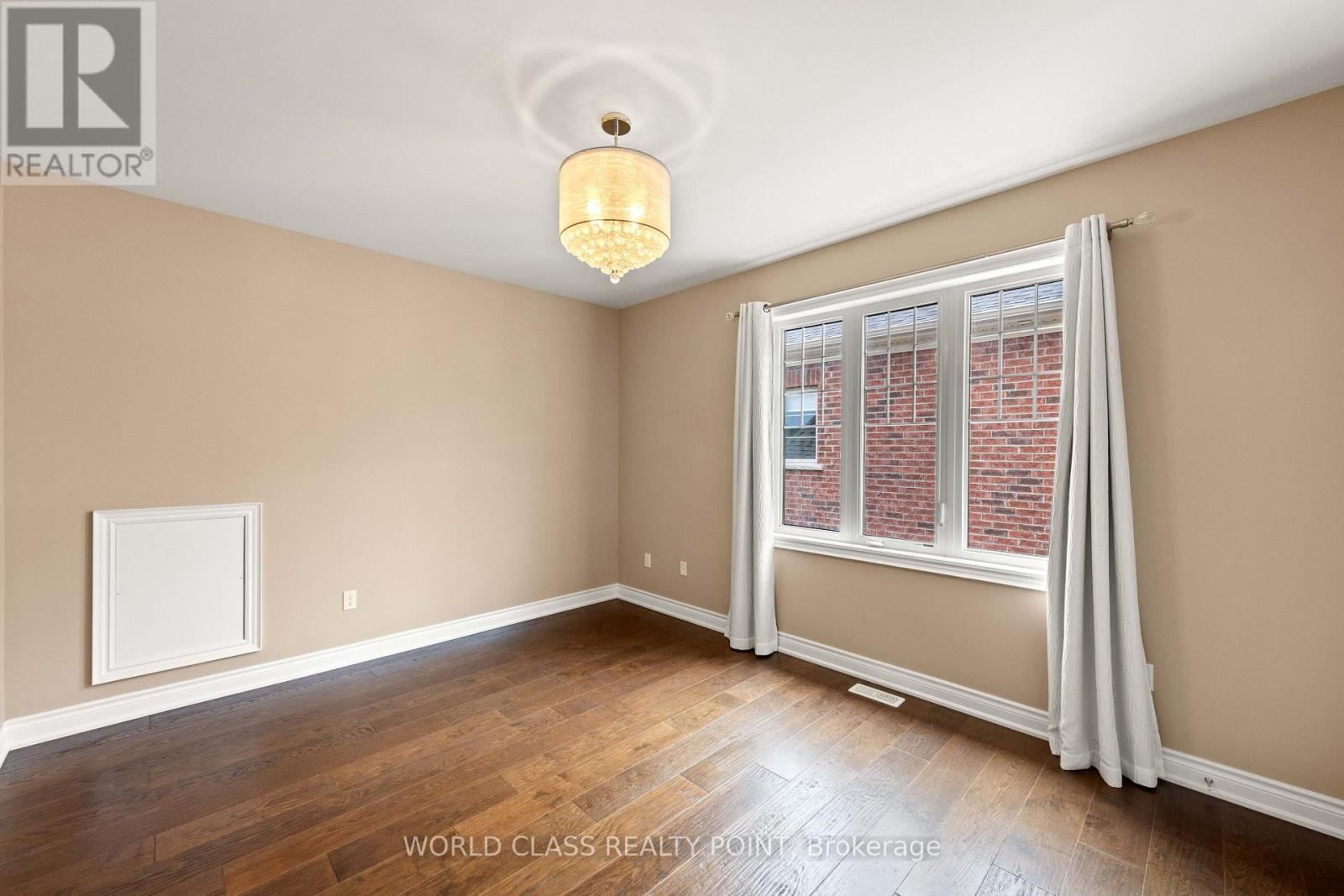 31 Munsie Drive, King, ON - Indoor Photo Showing Other Room