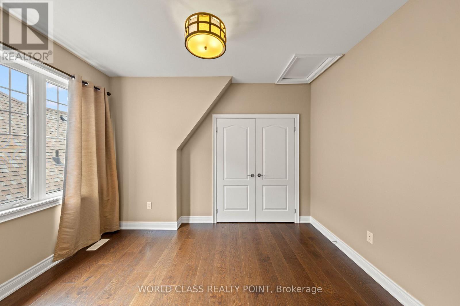 31 Munsie Drive, King, ON - Indoor Photo Showing Other Room