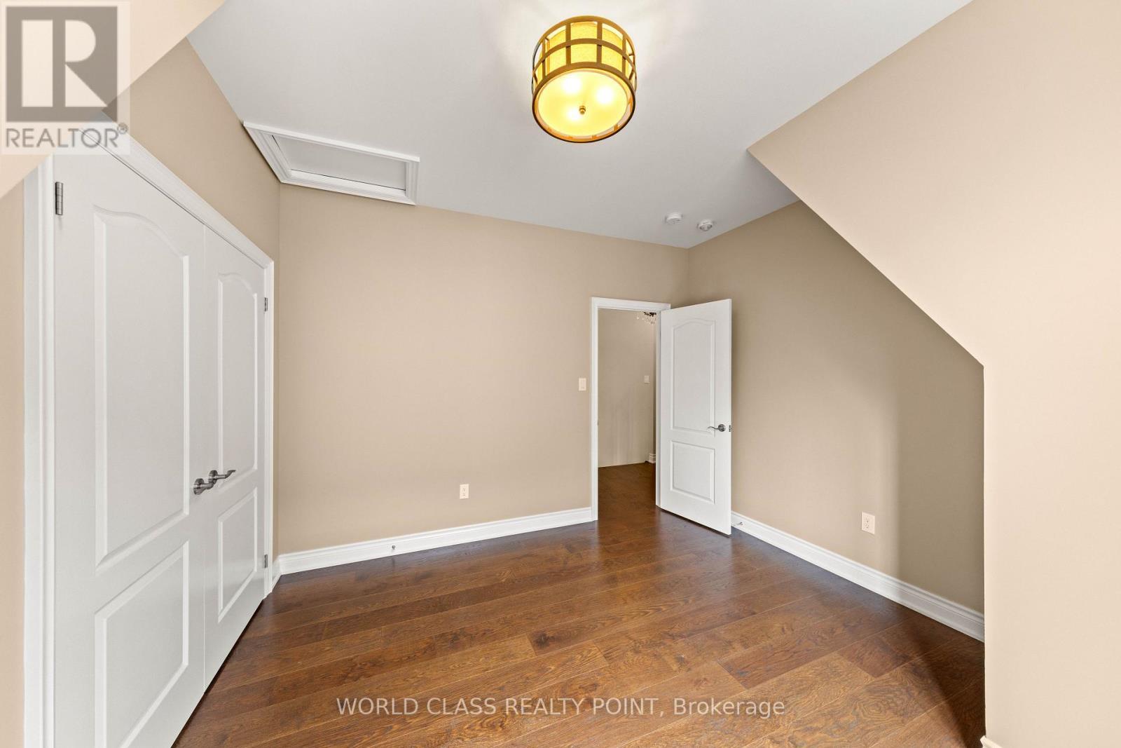 31 Munsie Drive, King, ON - Indoor Photo Showing Other Room