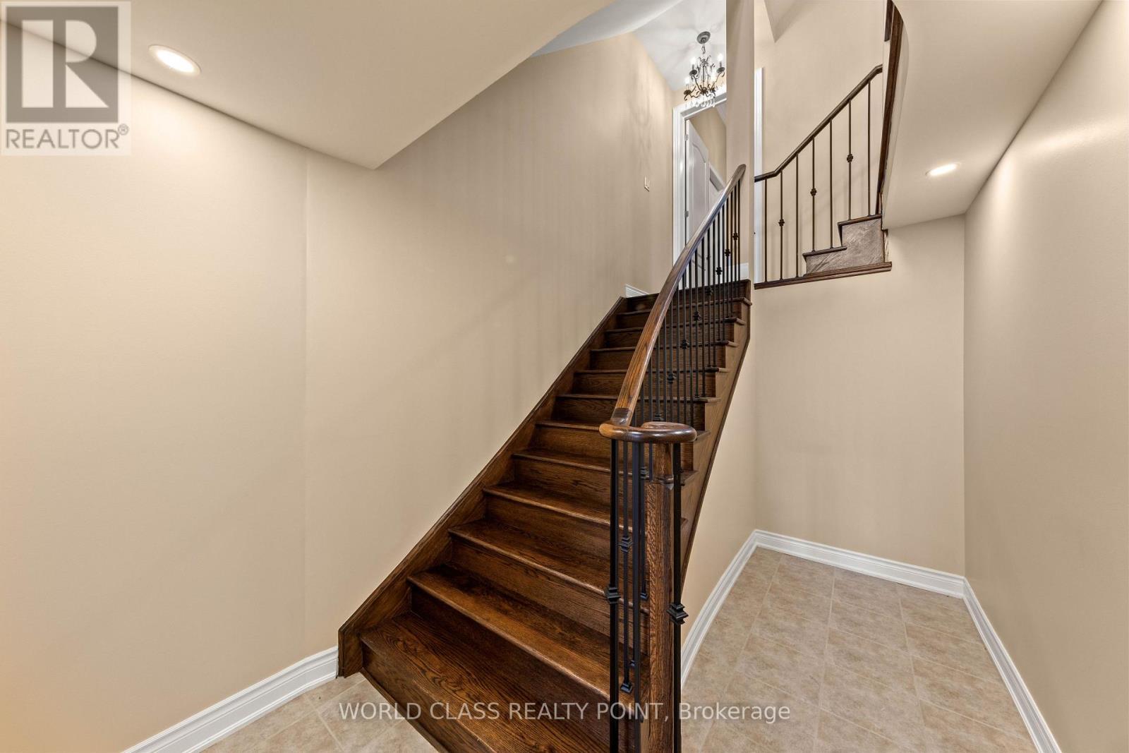 31 Munsie Drive, King, ON - Indoor Photo Showing Other Room
