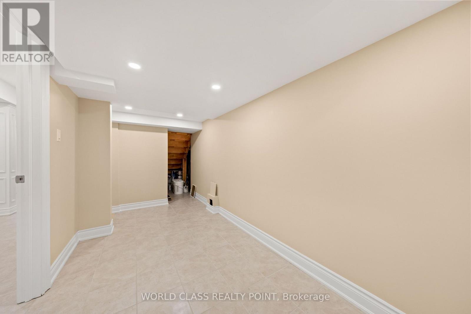 31 Munsie Drive, King, ON - Indoor Photo Showing Other Room