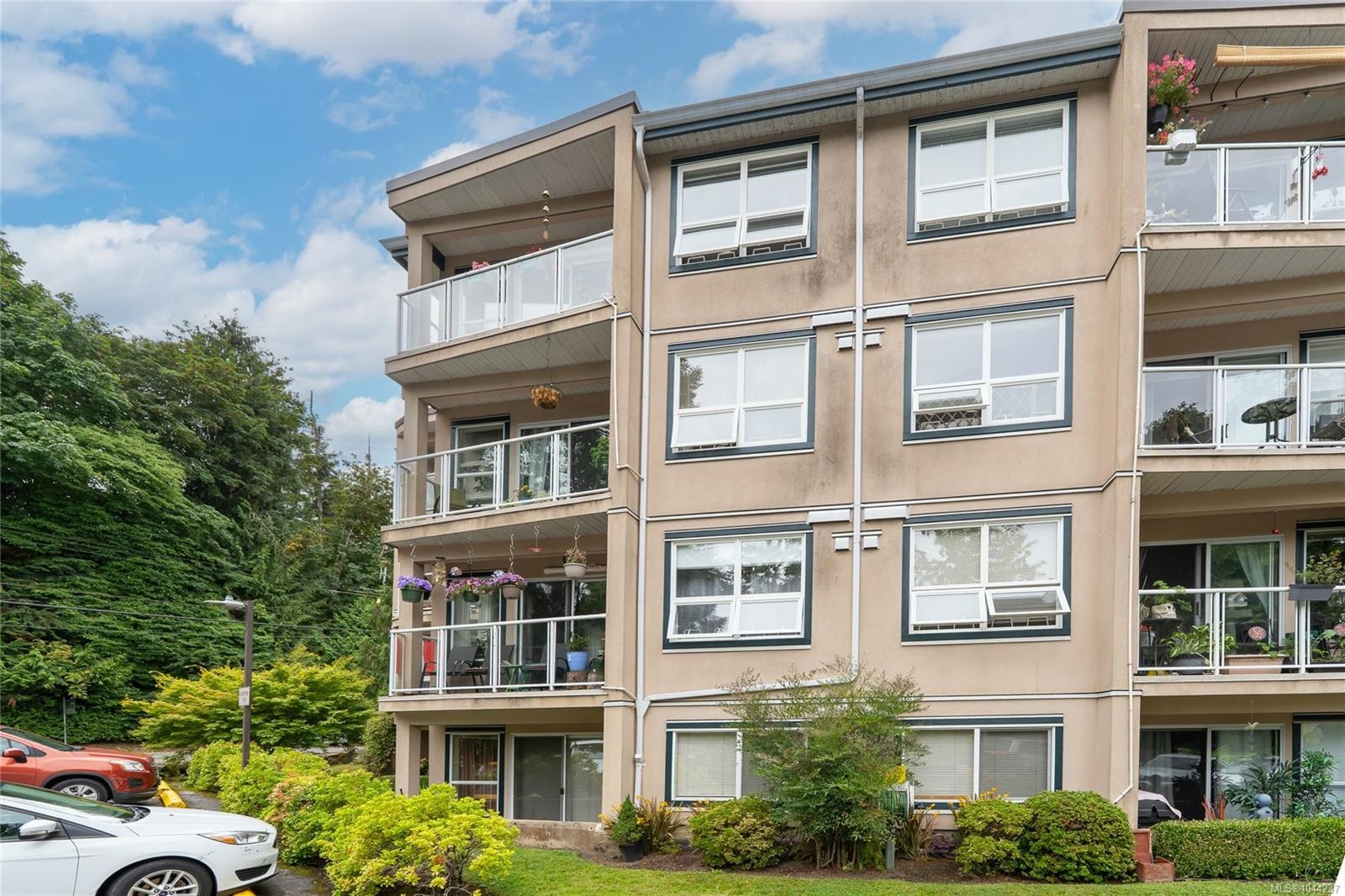 #203A-3000 Oak St, Chemainus, BC - Outdoor With Facade