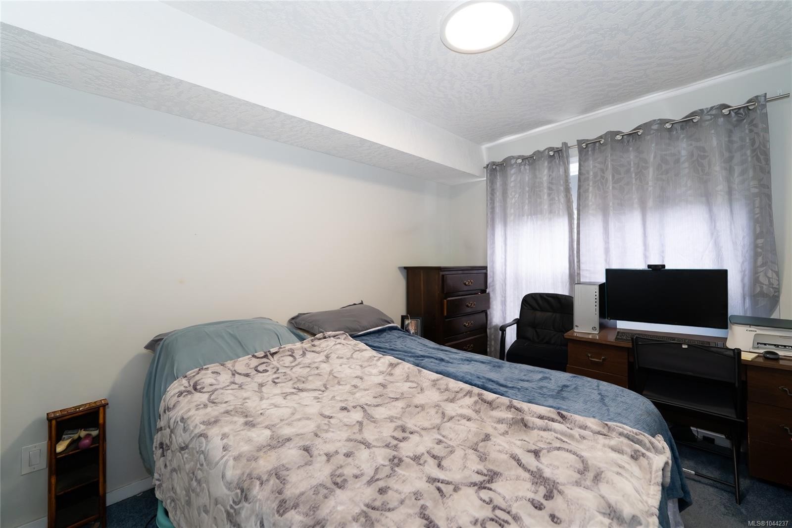 #203A-3000 Oak St, Chemainus, BC - Indoor Photo Showing Bedroom
