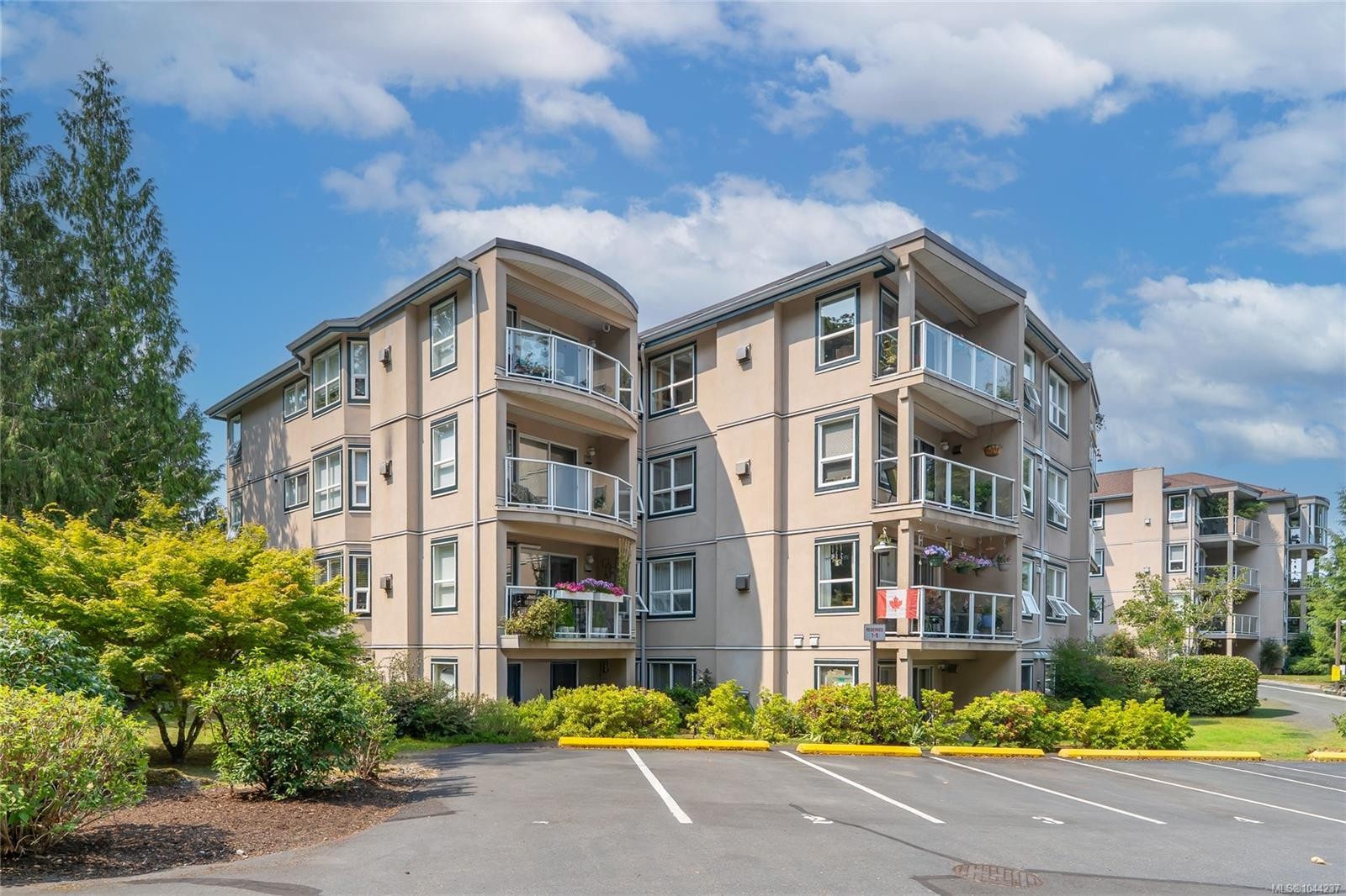 #203A-3000 Oak St, Chemainus, BC - Outdoor With Facade