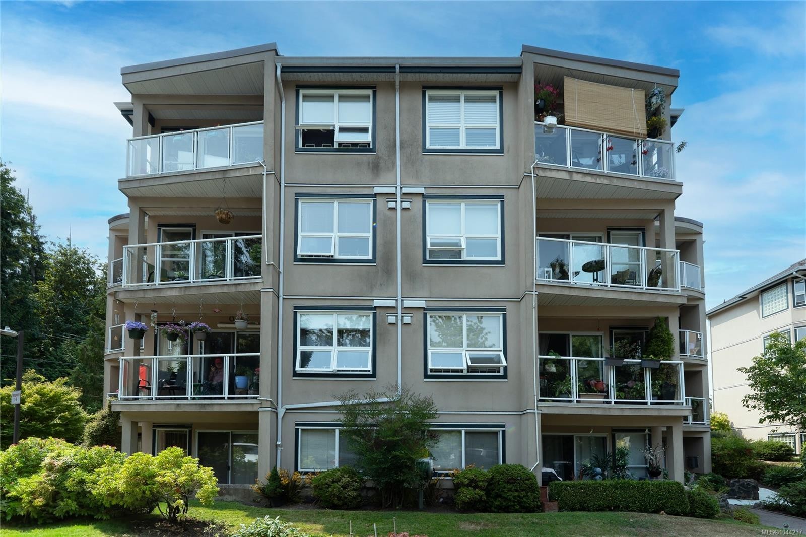 #203A-3000 Oak St, Chemainus, BC - Outdoor With Facade