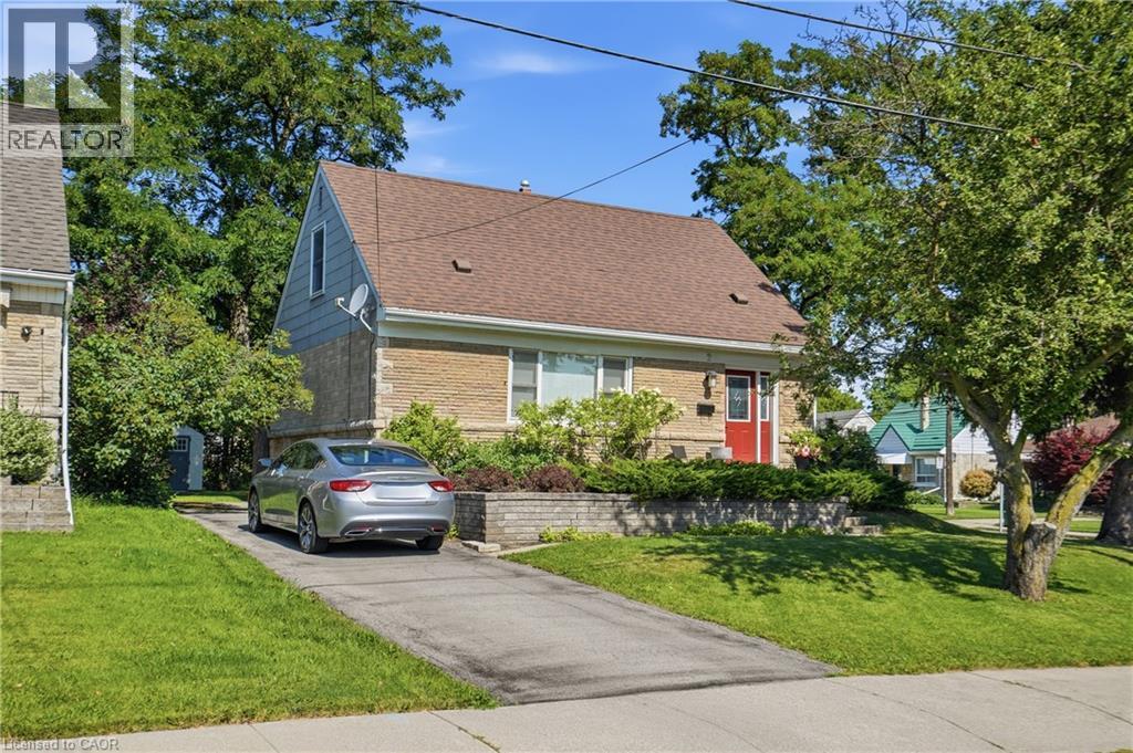 2 Aintree Court, Hamilton, ON - Outdoor