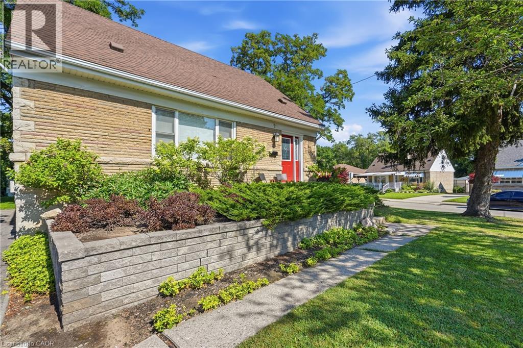 2 Aintree Court, Hamilton, ON - Outdoor