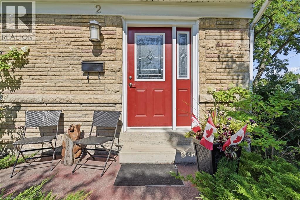 2 Aintree Court, Hamilton, ON - Outdoor