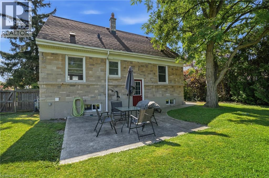 2 Aintree Court, Hamilton, ON - Outdoor