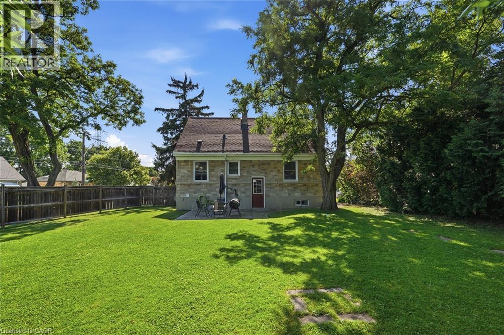 2 Aintree Court, Hamilton, ON - Outdoor