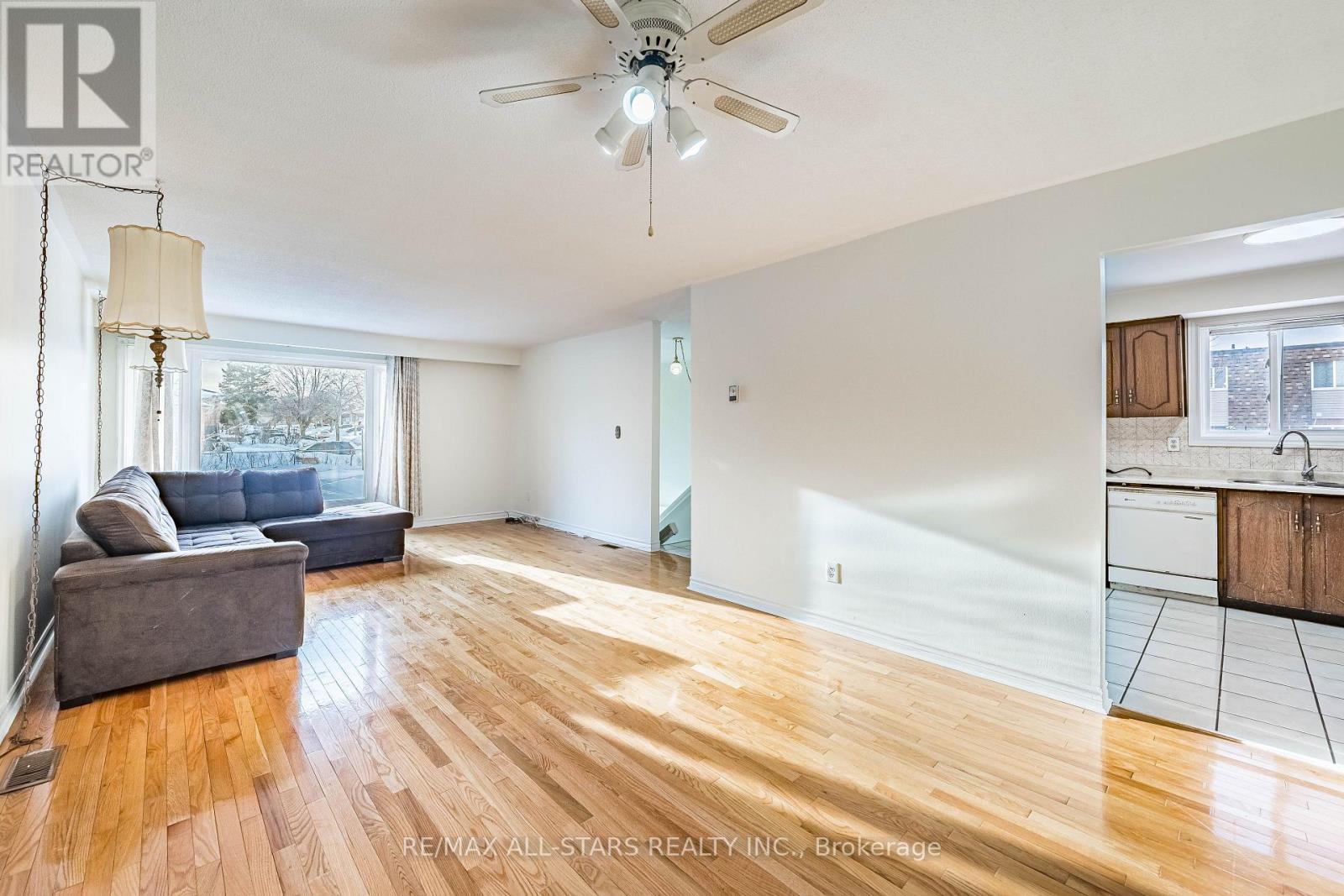 209 Apache Trail, Toronto, ON - Indoor