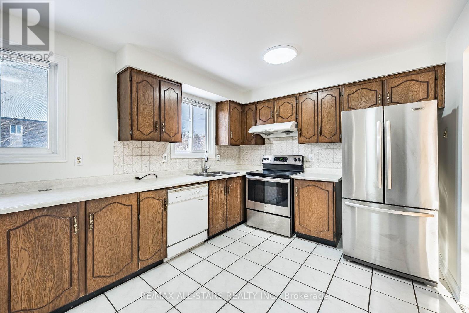 209 Apache Trail, Toronto, ON - Indoor Photo Showing Kitchen With Double Sink