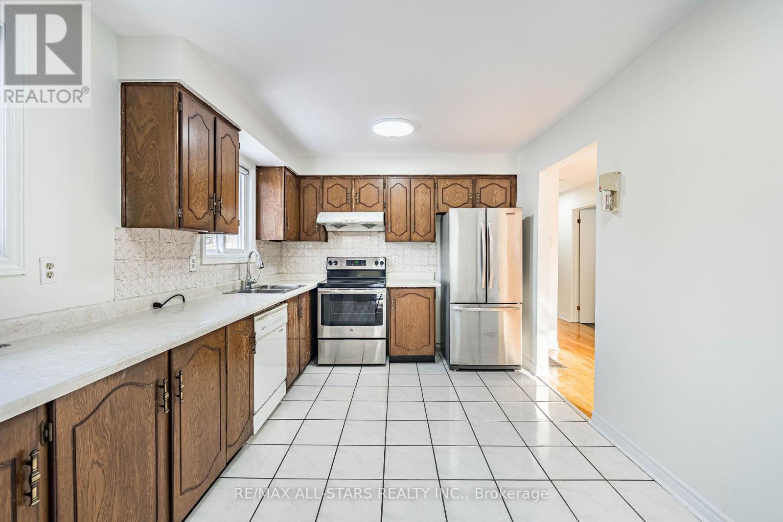 209 Apache Trail, Toronto, ON - Indoor Photo Showing Kitchen