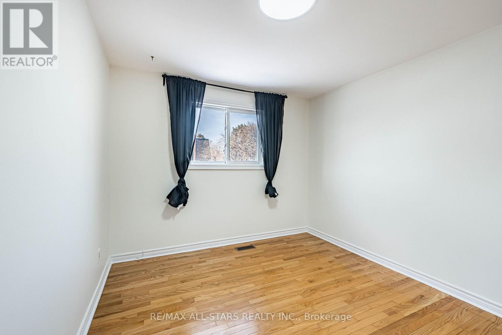 209 Apache Trail, Toronto, ON - Indoor Photo Showing Other Room