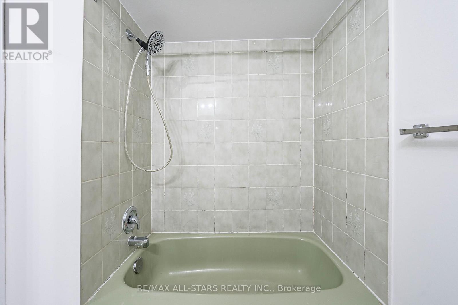 209 Apache Trail, Toronto, ON - Indoor Photo Showing Bathroom