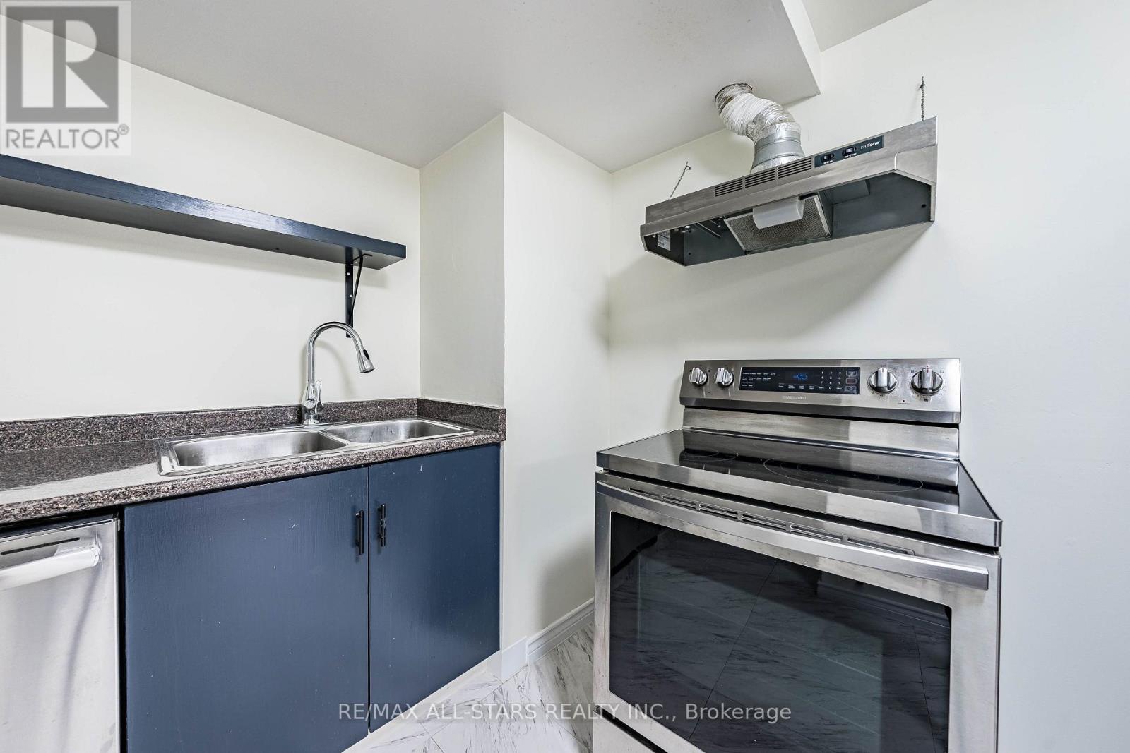 209 Apache Trail, Toronto, ON - Indoor Photo Showing Kitchen With Double Sink